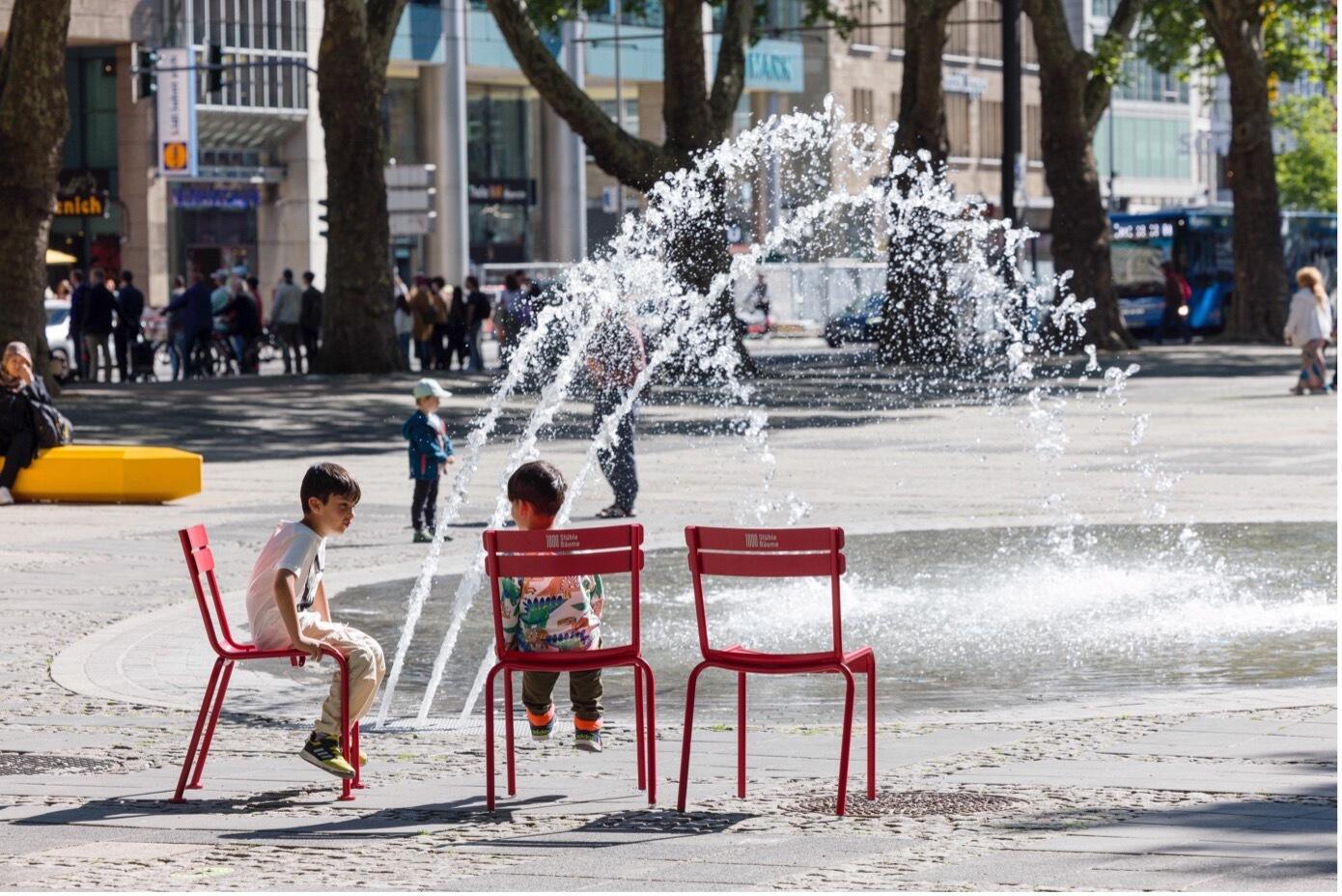 1000 Stühle 1000 Bäume